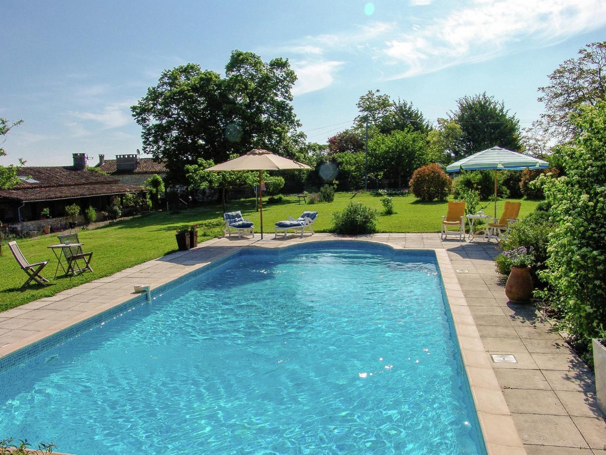 Snug Cottage In Saint Eutrope De Born With Pool Exterior photo